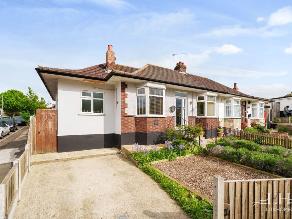 3 bed bungalow for sale in Abbs Cross Lane, Hornchurch RM12, £570,000