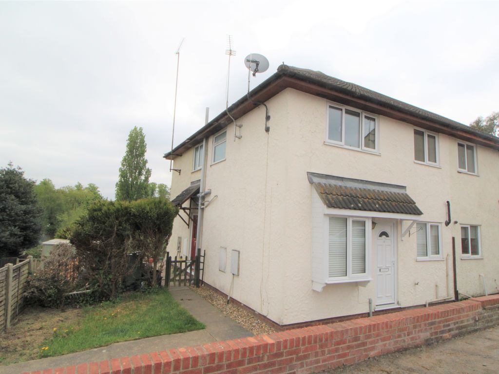 2 bed terraced house to rent in Gilberd Road, Colchester CO2 Zoopla