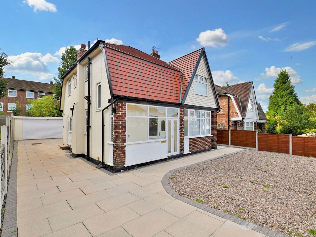 3 bed detached house for sale in Cholmondeley Road, Salford M6, £