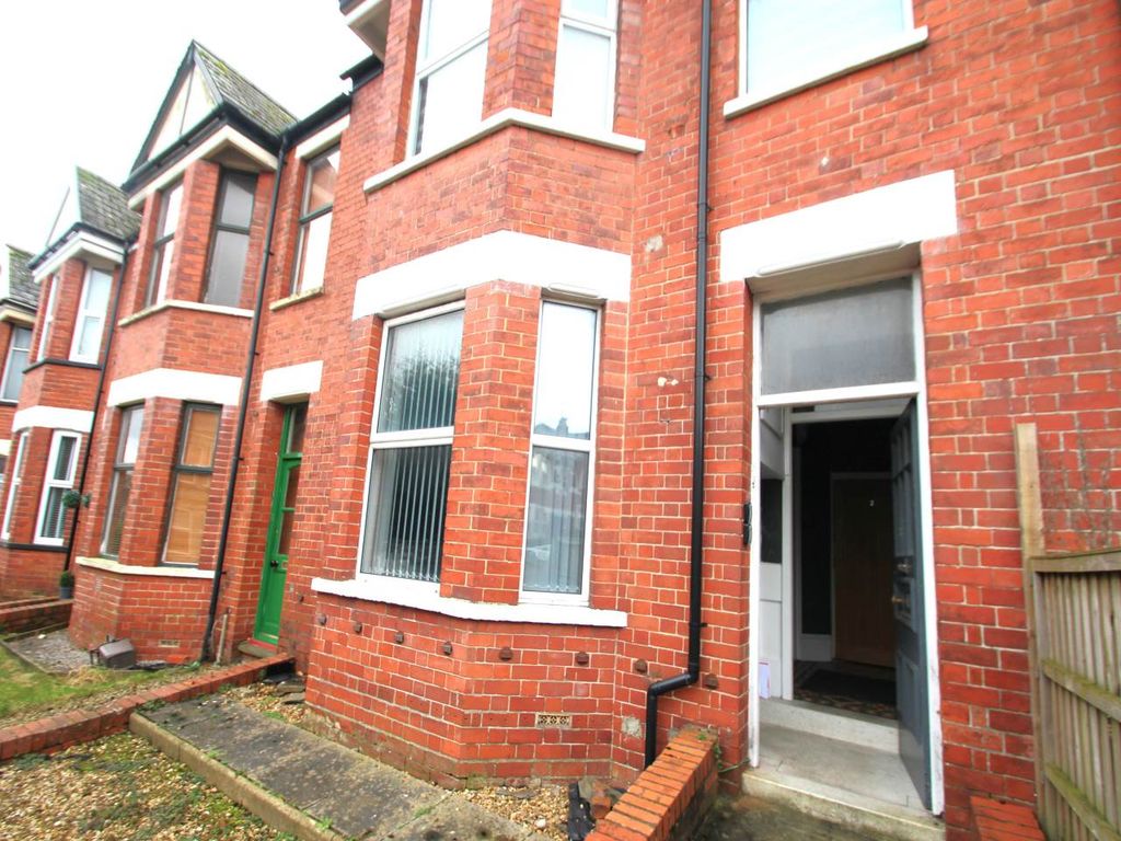2 bed flat to rent in Risca Road, Newport NP20 Zoopla