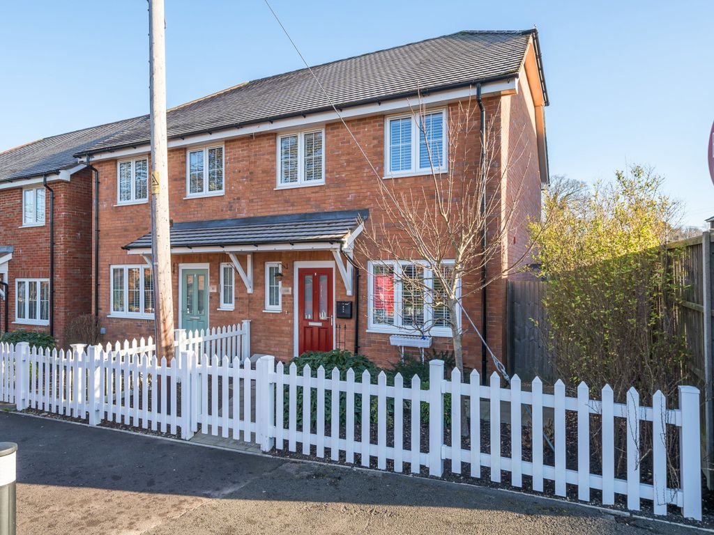 3 bed semidetached house for sale in Liphook Road, Lindford, Hampshire