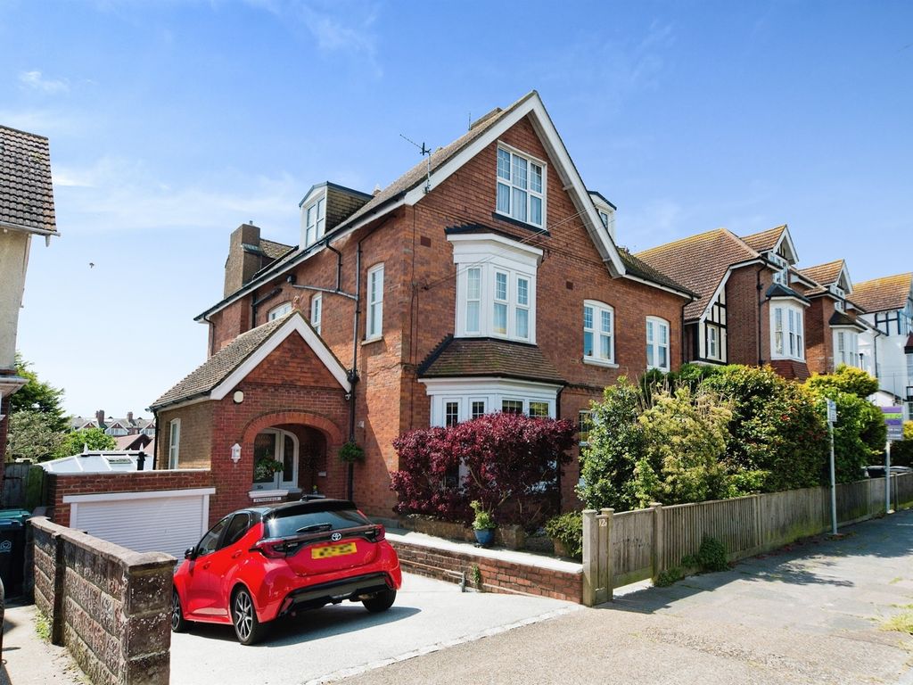 2 bed flat for sale in Cantelupe Road, BexhillOnSea TN40, £490,000