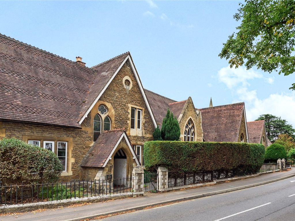 3 bed end terrace house for sale in Esher Green, Esher KT10, £699,950