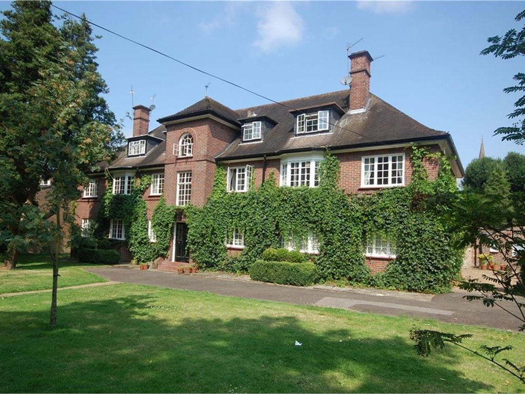 3 bed flat to rent in Castle Way, Feltham TW13 Zoopla