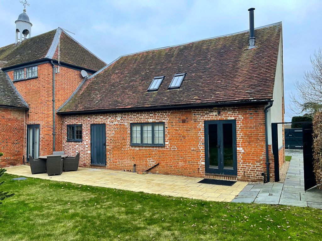 1 bed barn conversion to rent in Braintree Road, Braintree CM7, £1,600