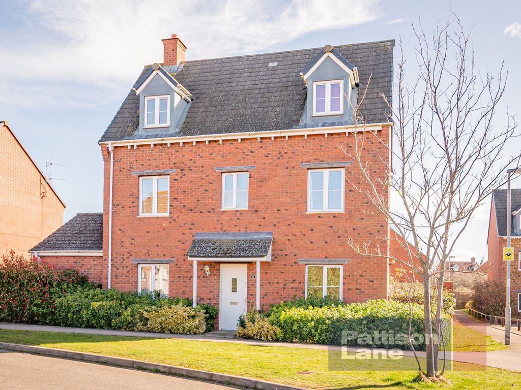 4 bed detached house for sale in Rowan Close, Desborough, Kettering