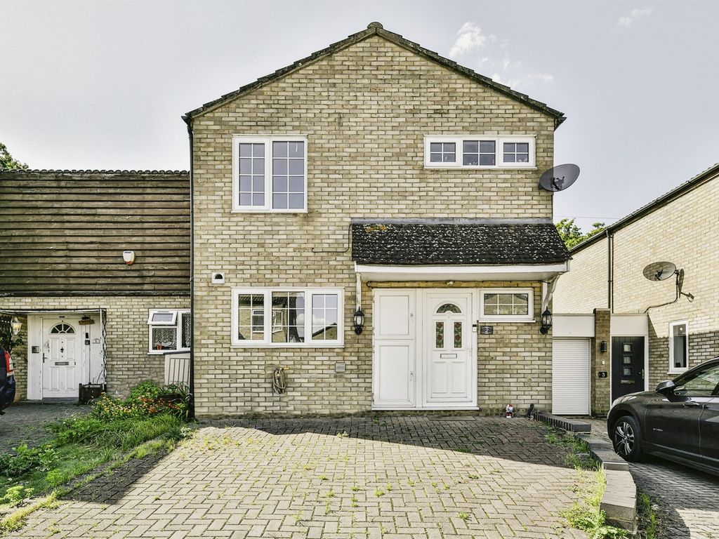 3 bed detached house for sale in Hastings Close, Fishers Green