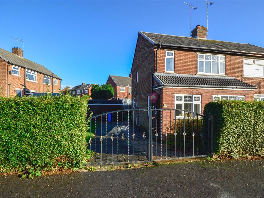 3 bed semidetached house for sale in Flockton Crescent, Sheffield S13