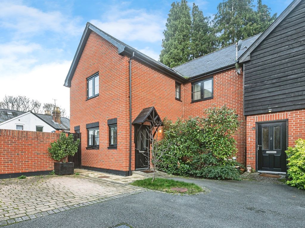 2 bed end terrace house for sale in The Old Stable Yard, Basingstoke