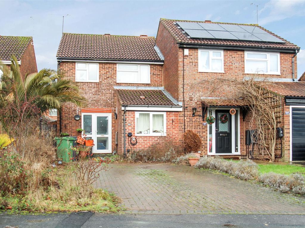 3 bed semidetached house for sale in Silchester Way, Westlea, Swindon