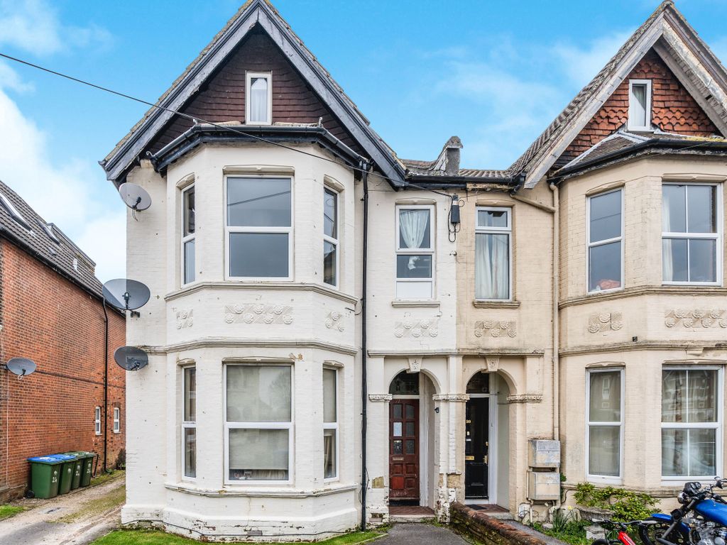 1 bed flat to rent in Landguard Road, Shirley, Southampton SO15, £725