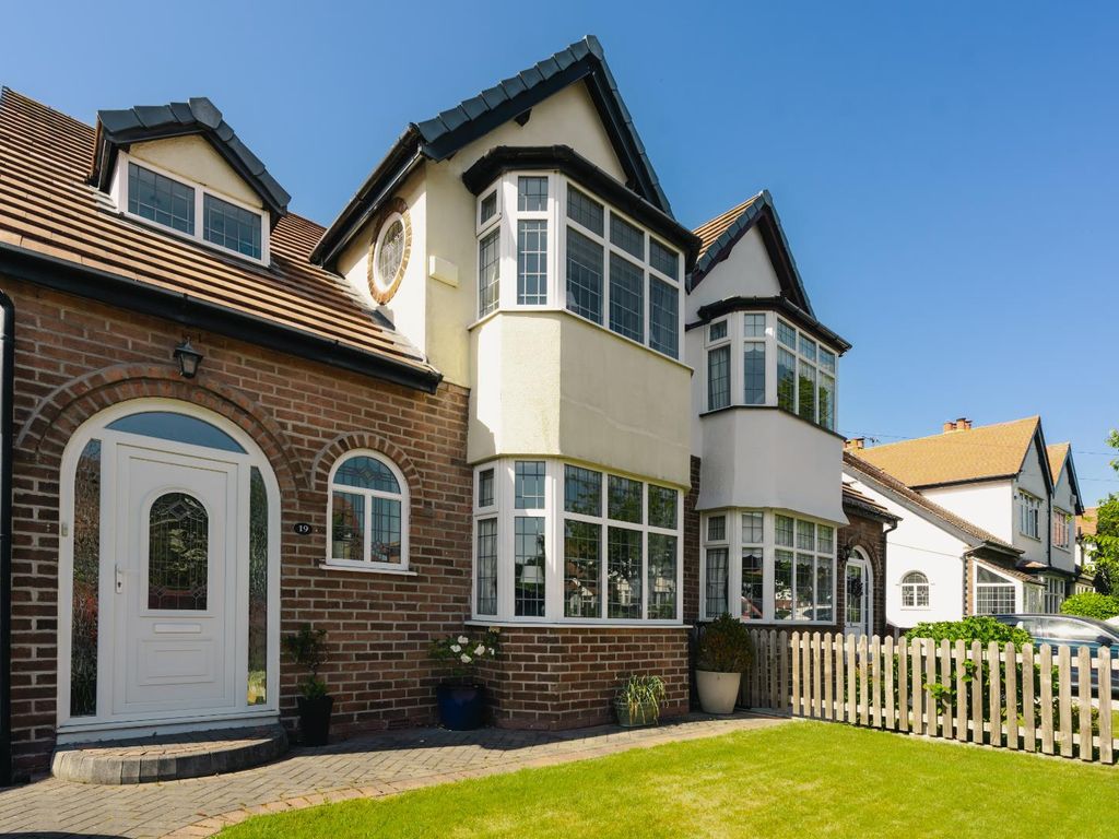 3 bed semidetached house for sale in Sefton Drive, Thornton, Liverpool