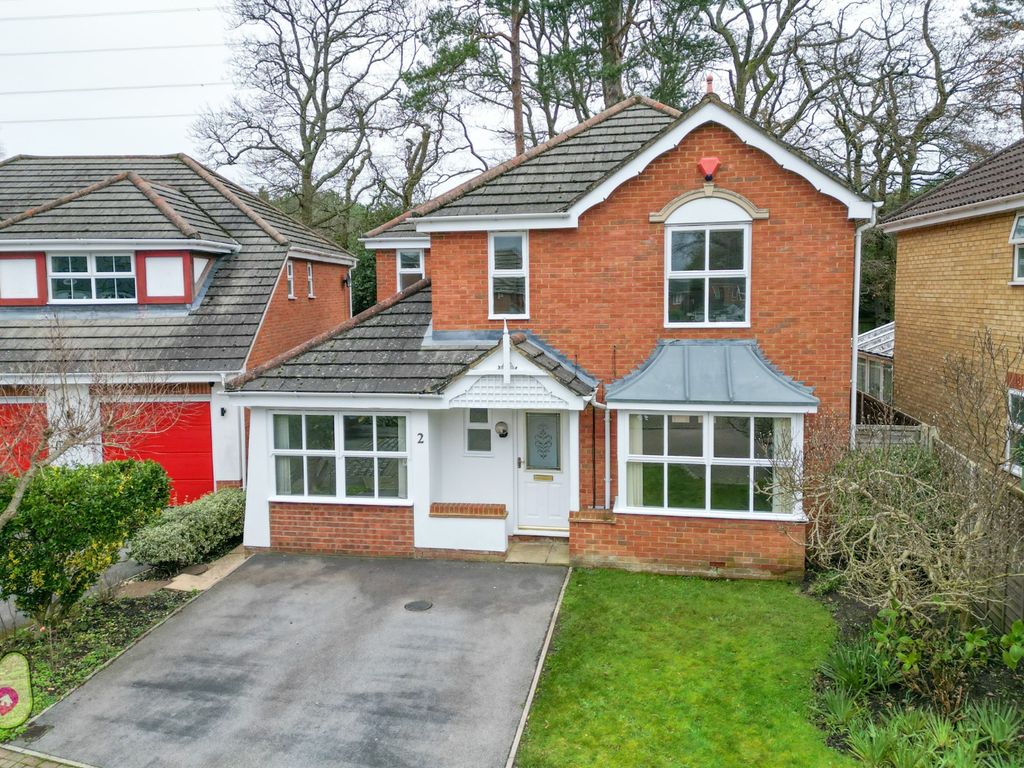 4 bed detached house to rent in Heathside Park, Camberley, Surrey GU15