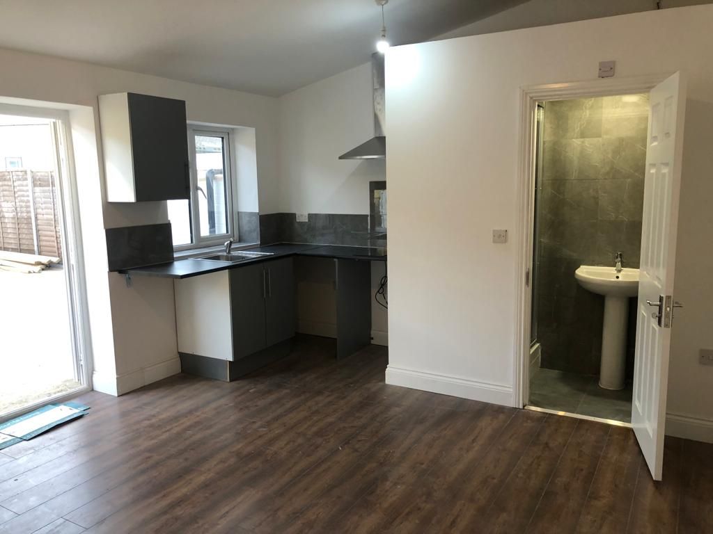 Studio to rent in Diamond Road, Slough SL1, £950 pcm Zoopla