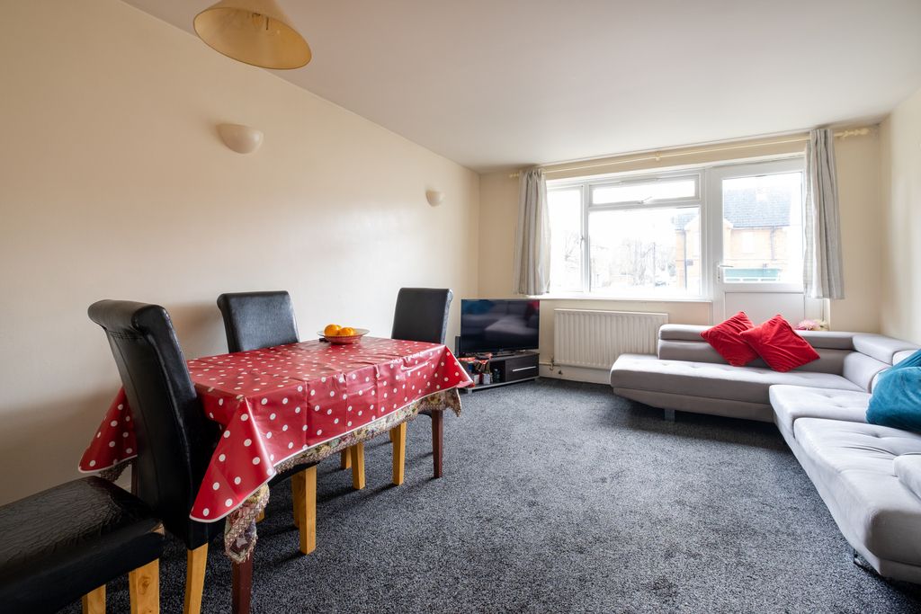 2 bed flat for sale in Beechcroft Close, Valley Road, Streatham SW16