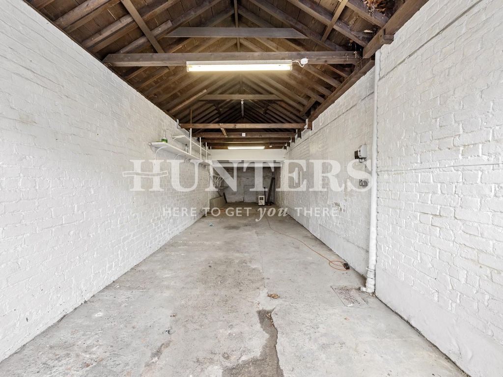 Parking/garage to rent in Garage / Storage Space, Cavendish Road NW6, £