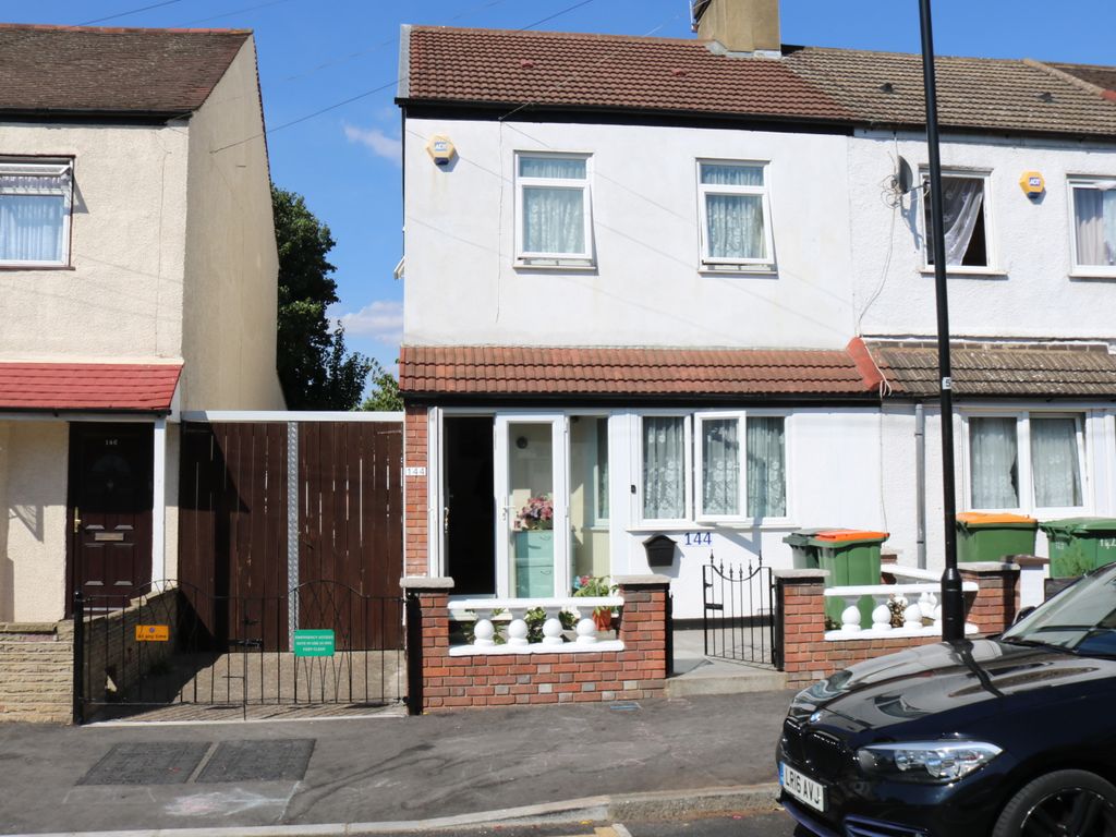 2 bed end terrace house for sale in Stokes Road, London E6 Zoopla