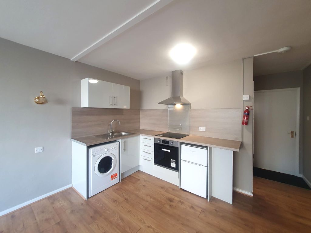 1 bed flat to rent in Totnes Road, Paignton TQ4, £625 pcm Zoopla