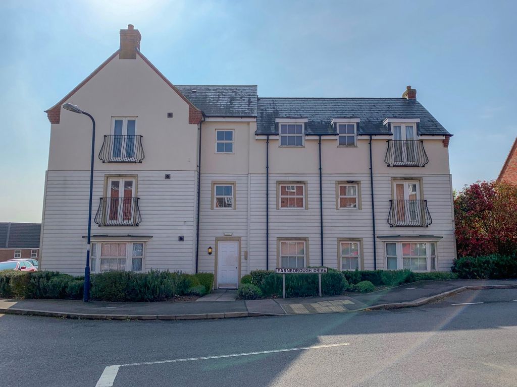 2 bed flat to rent in Farnborough Drive, Daventry, Northamptonshire