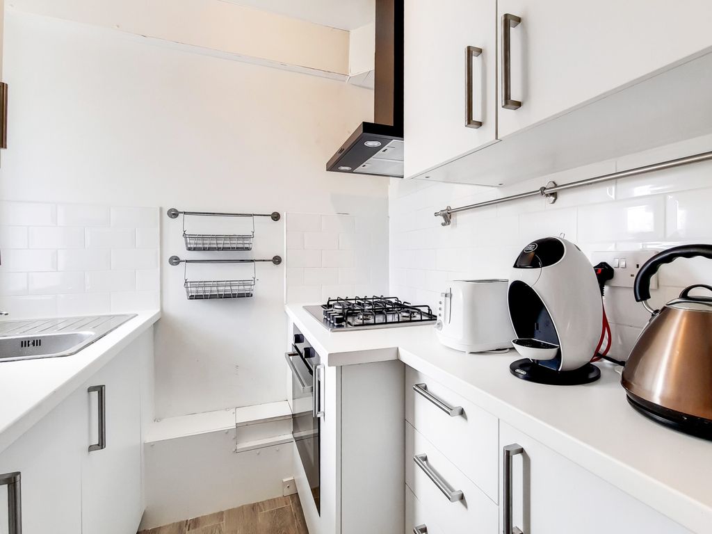 1 bed flat for sale in Kings Drive, Wembley HA9, £250,000 Zoopla