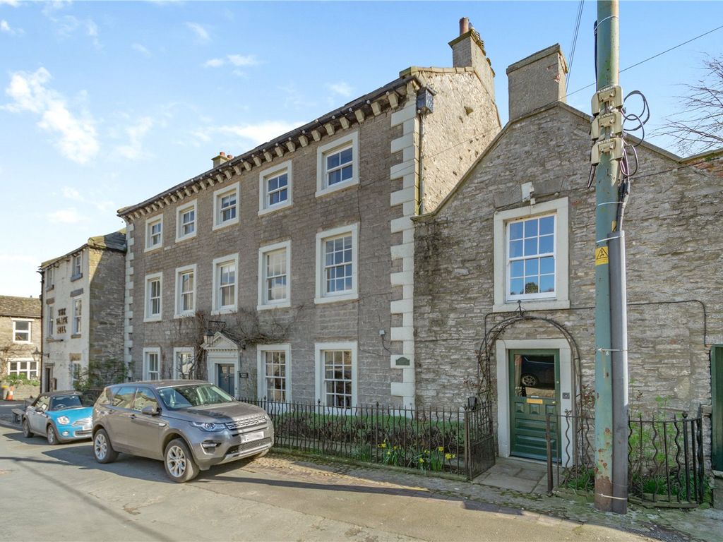 4 bed semidetached house for sale in Market Place, Middleham, Leyburn