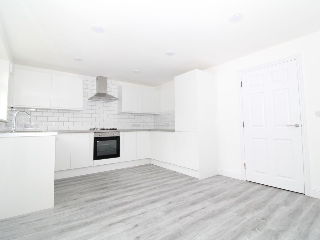 5 bed semidetached house to rent in Borstal Road, Rochester, Kent ME1