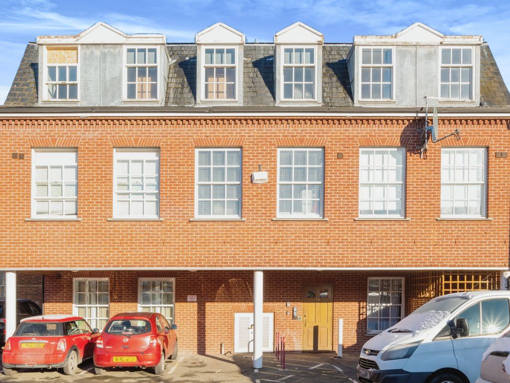 The Crescent, Bedford MK40  