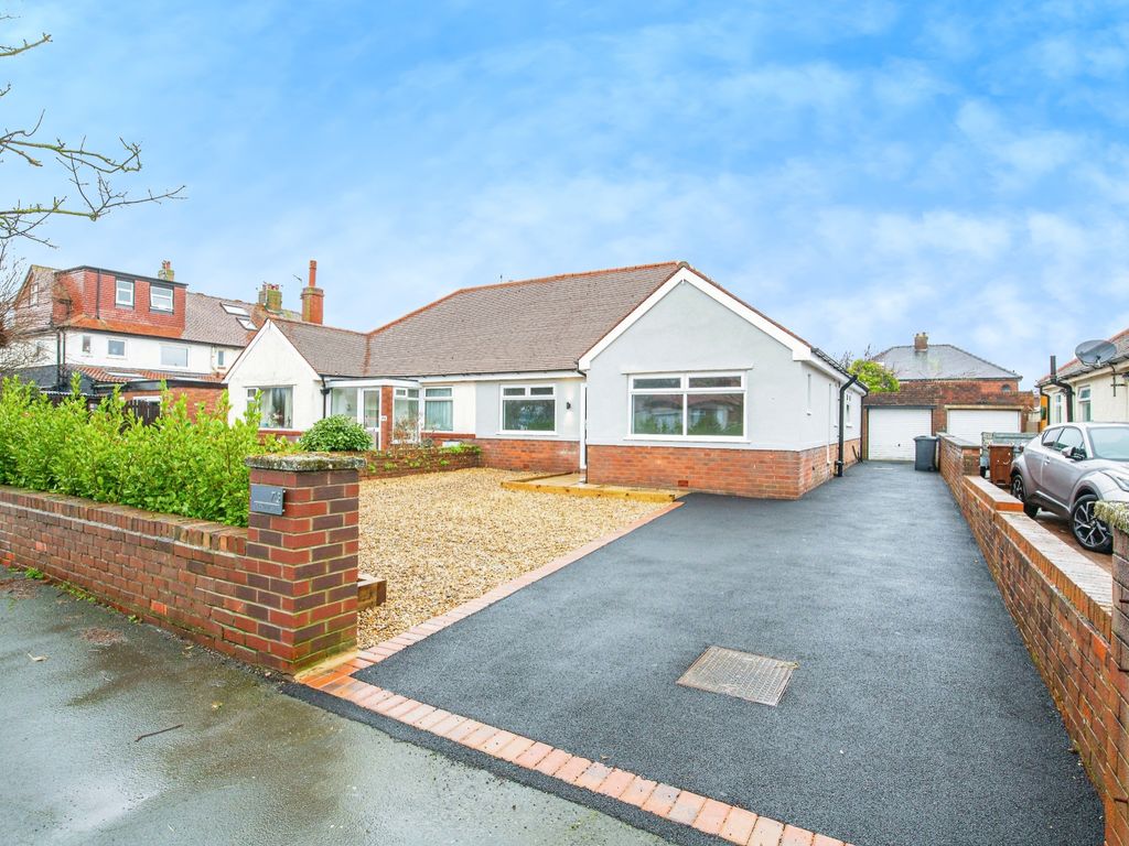 3 bed bungalow for sale in St. Thomas Road, Lytham St. Annes FY8, £