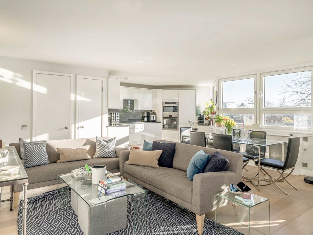 2 bed flat for sale in Upper Blantyre Walk, Worlds End Estate, London