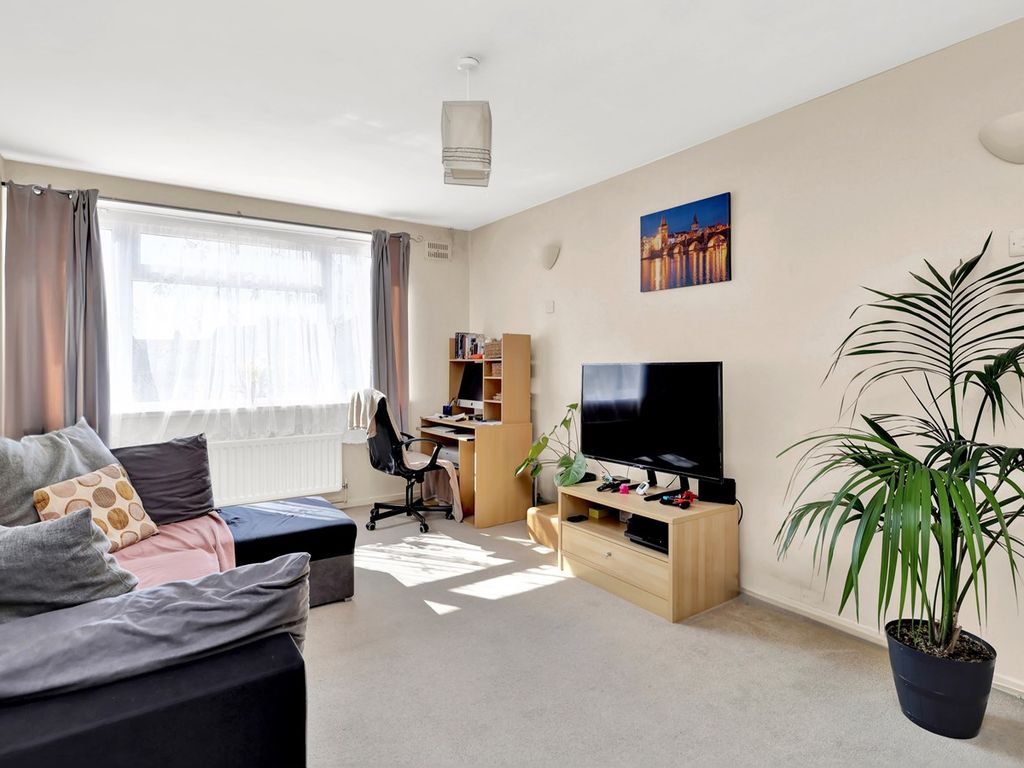 2 bed flat for sale in Lambourn Close, Ealing W7 Zoopla