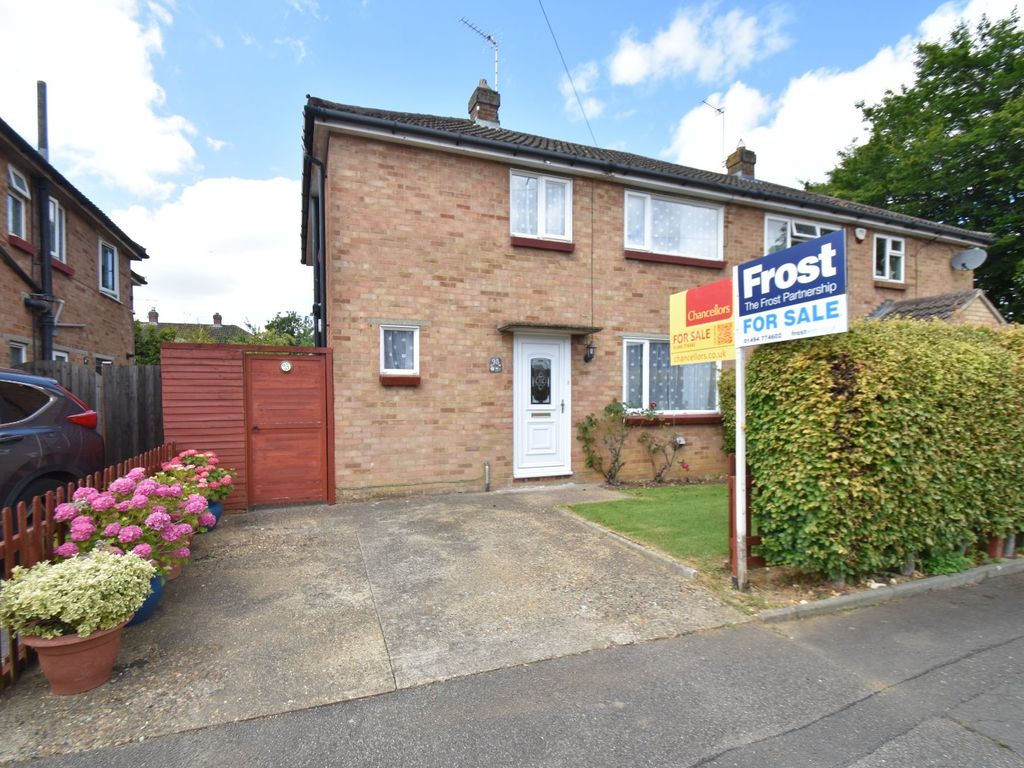 3 bed semidetached house for sale in Mount Nugent, Chesham