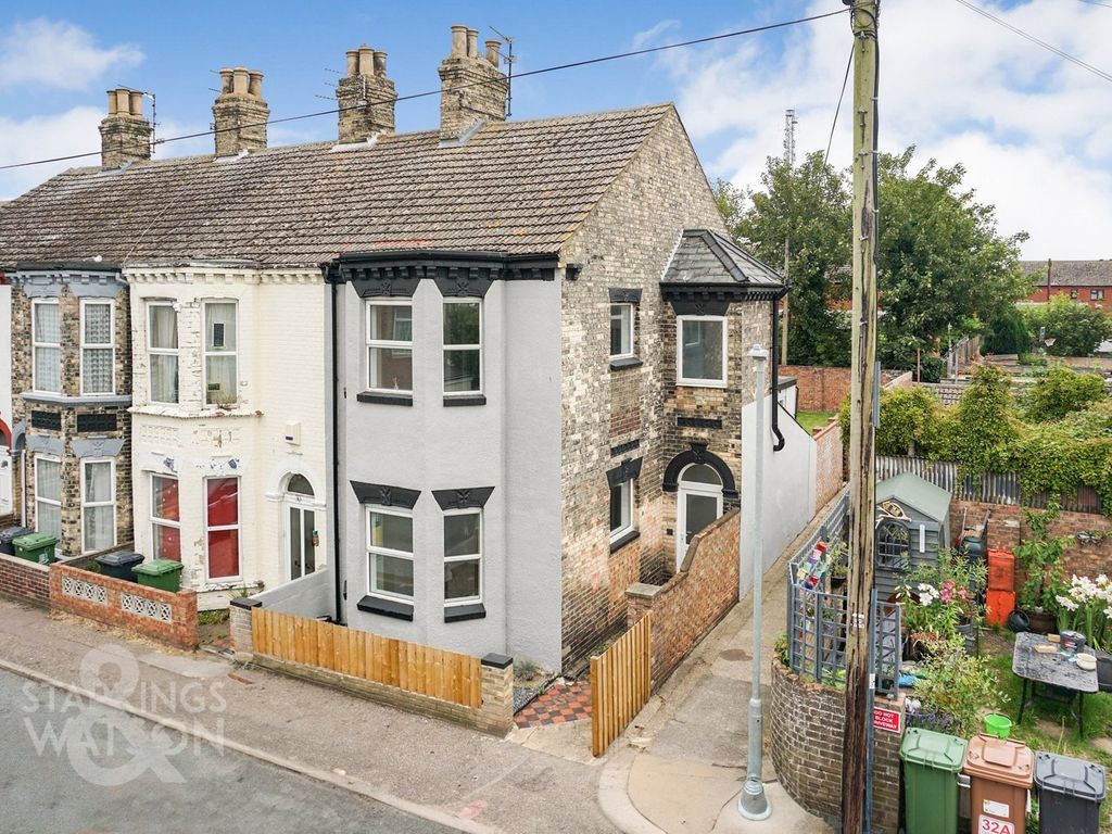 4 bed end terrace house for sale in Lichfield Road, Great Yarmouth NR31