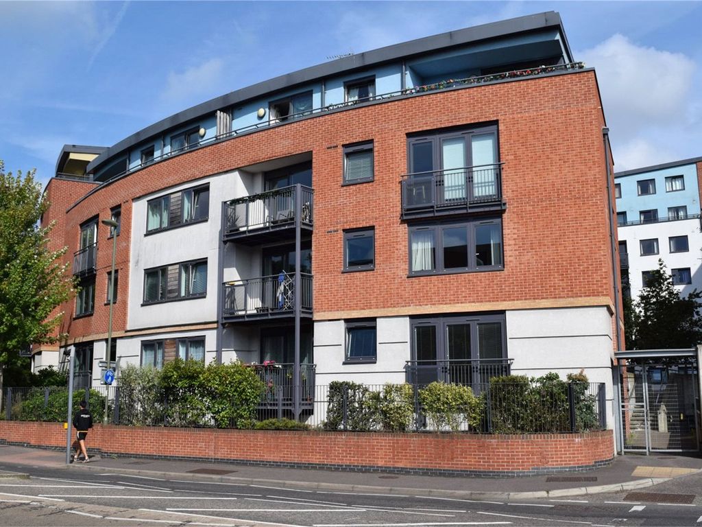 2 bed flat for sale in Southwell Park Road, Camberley, Surrey GU15, £240,000 Zoopla