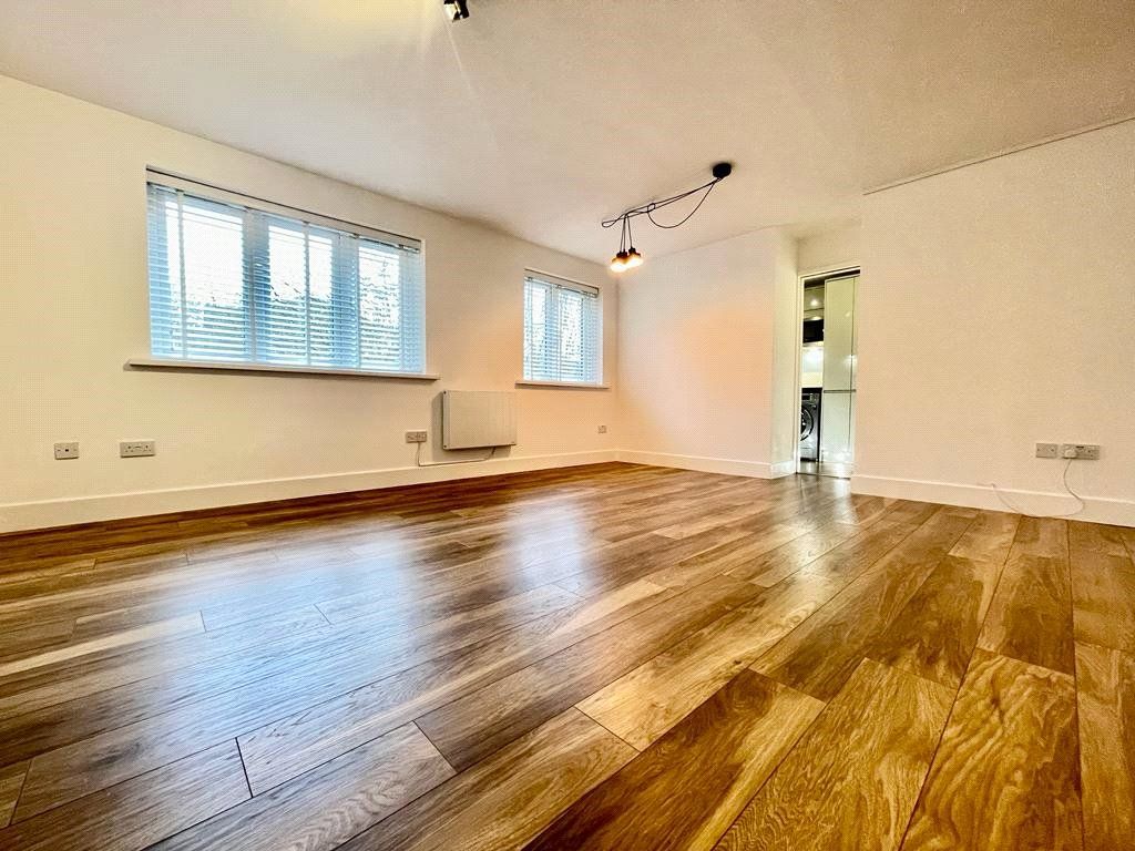 2 bed flat to rent in Blackdown Close, East Finchley N2 Zoopla