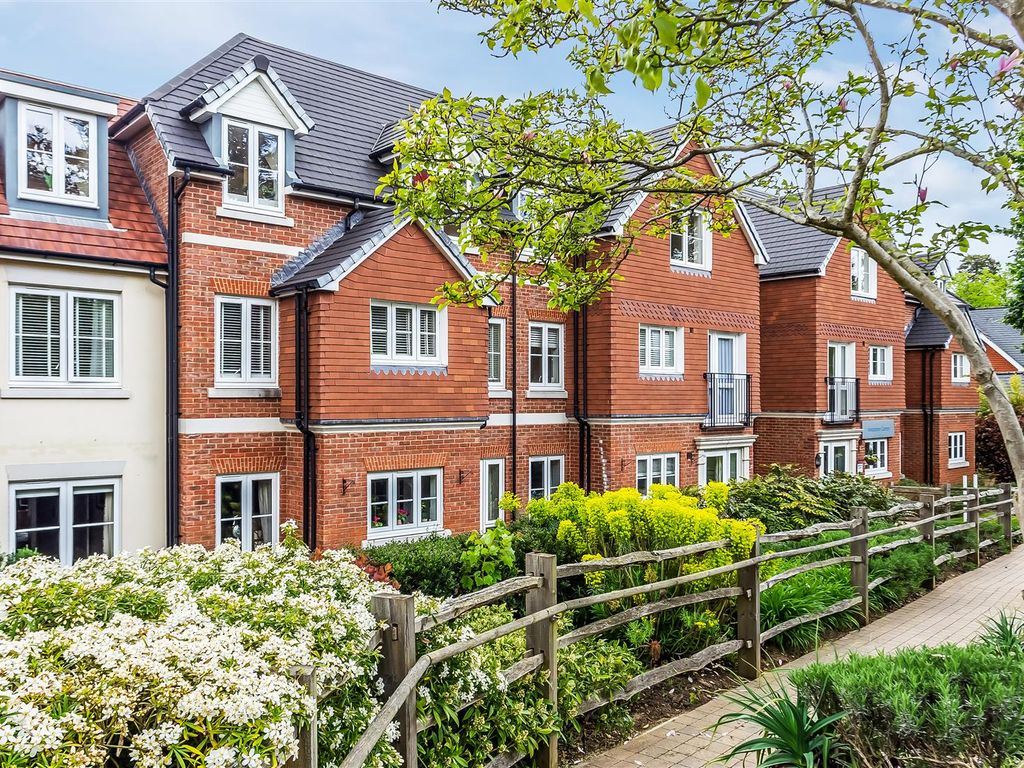 2 bed flat for sale in Leatherhead Road, Ashtead KT21, £445,000 Zoopla