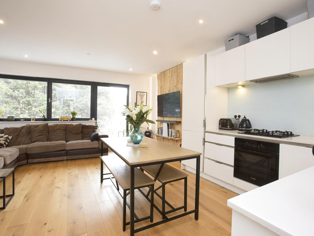 106 Brunswick Park Road, London N11