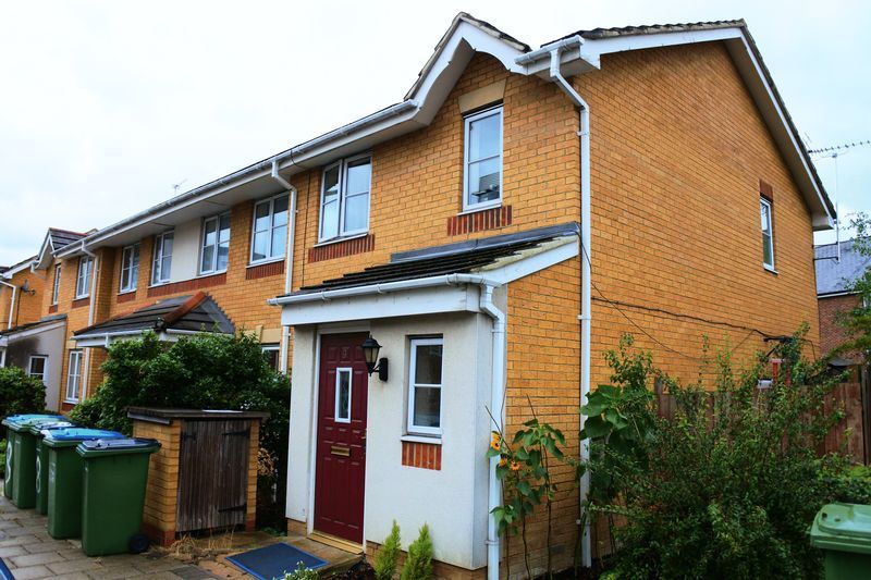 3 bed semidetached house to rent in Tuppy Street, West Thamesmead