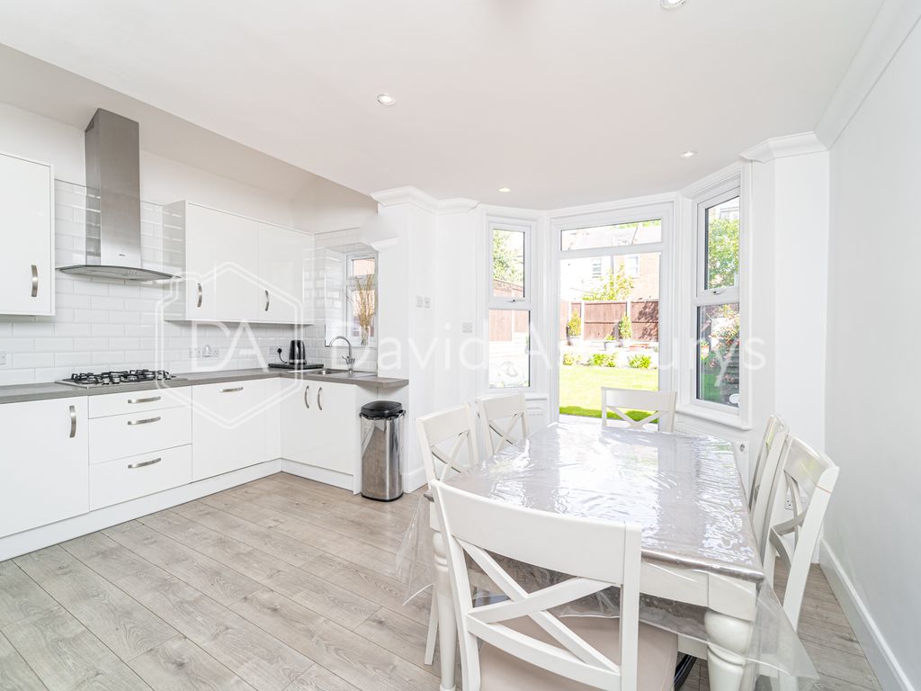 4 bed end terrace house to rent in Fairfax Road, Turnpike Lane, London