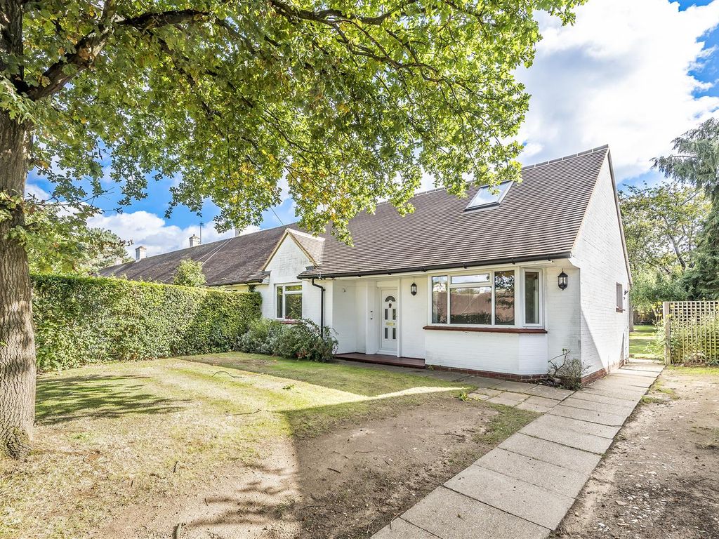 2 bed bungalow to rent in Northcote Close, West Horsley, Leatherhead