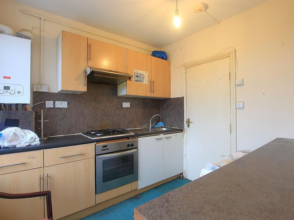1 bed flat to rent in Bath Road, Hounslow TW5, £1,200 pcm Zoopla