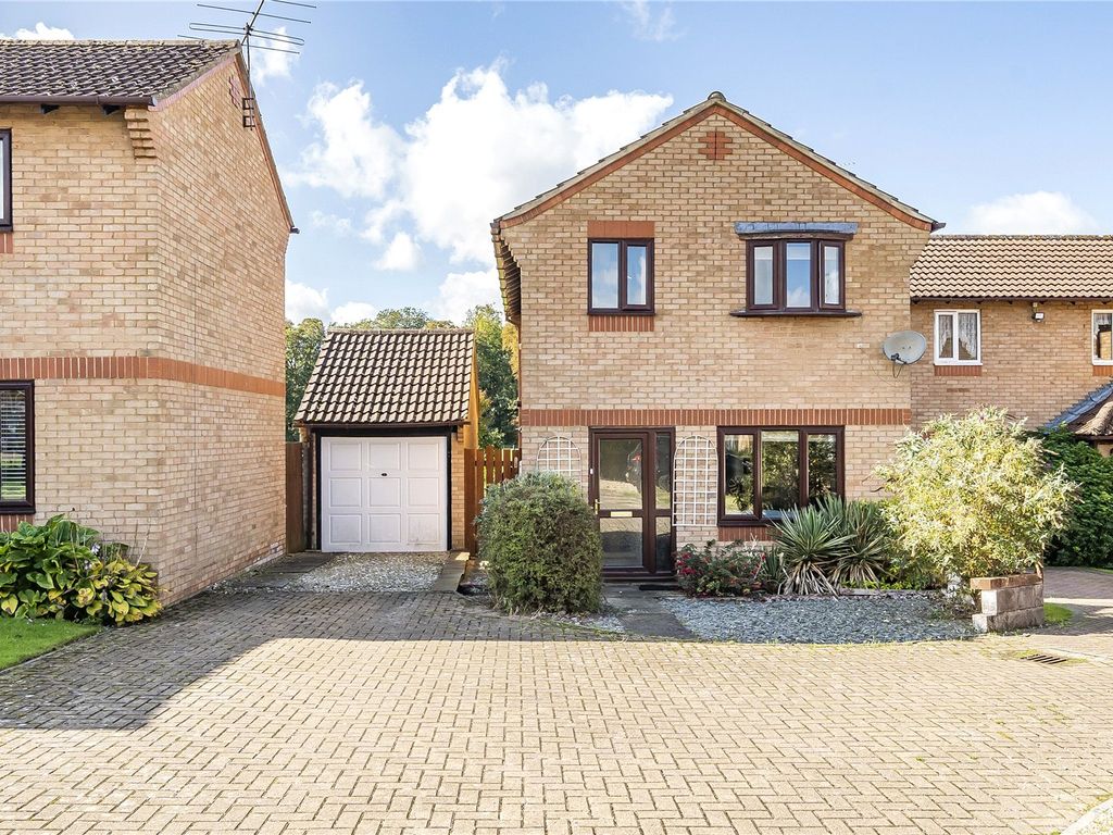 4 bed detached house for sale in Bancroft Close, Grange Park, Swindon