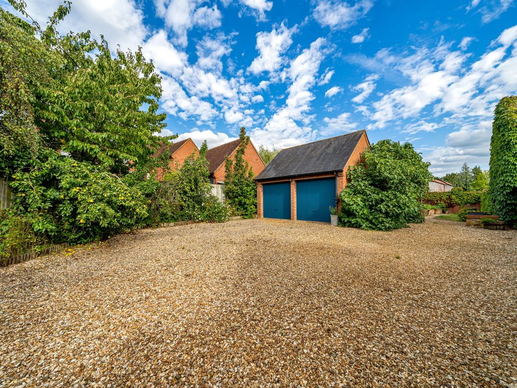 4 bed barn conversion for sale in The Paddock, Adstock MK18, £850,000