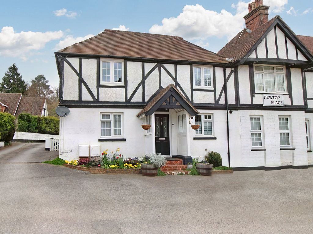 2 bed flat for sale in Walshes Road, Crowborough, East Sussex TN6, £