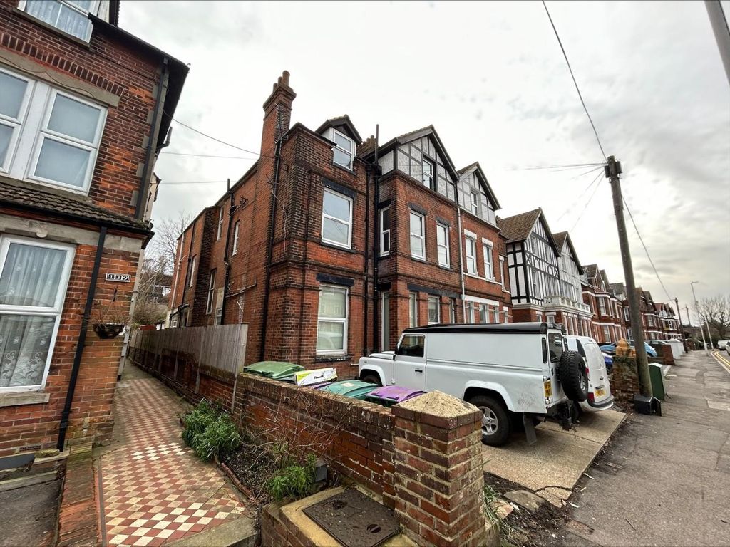 2 bed flat for sale in Flat 4, 141 Cheriton Road, Folkestone, Kent CT19 Zoopla