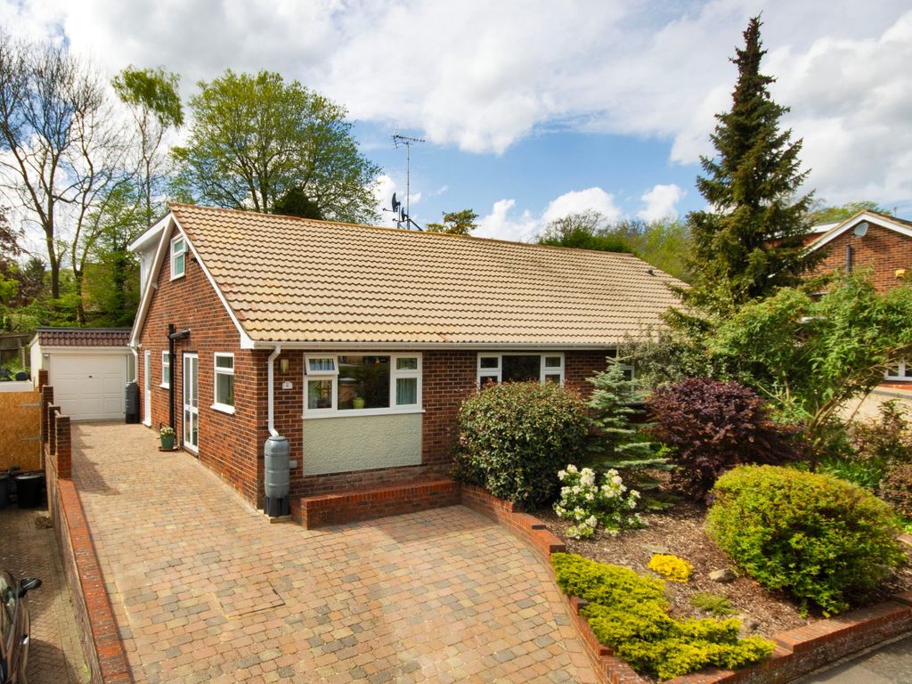3 bed bungalow for sale in Beechlands Close, Hartley, Longfield, Kent