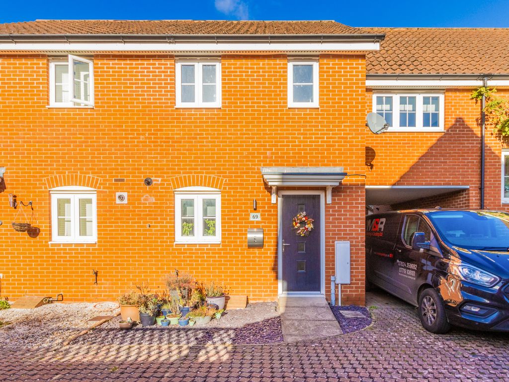 2 bed terraced house for sale in Windsor Park Gardens, Sprowston