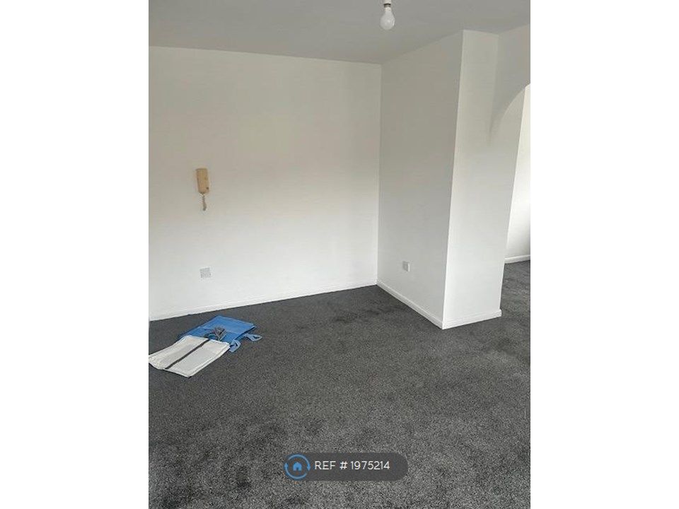 1 bed flat to rent in Chestnut Road, Vange, Basildon SS16, £900 pcm