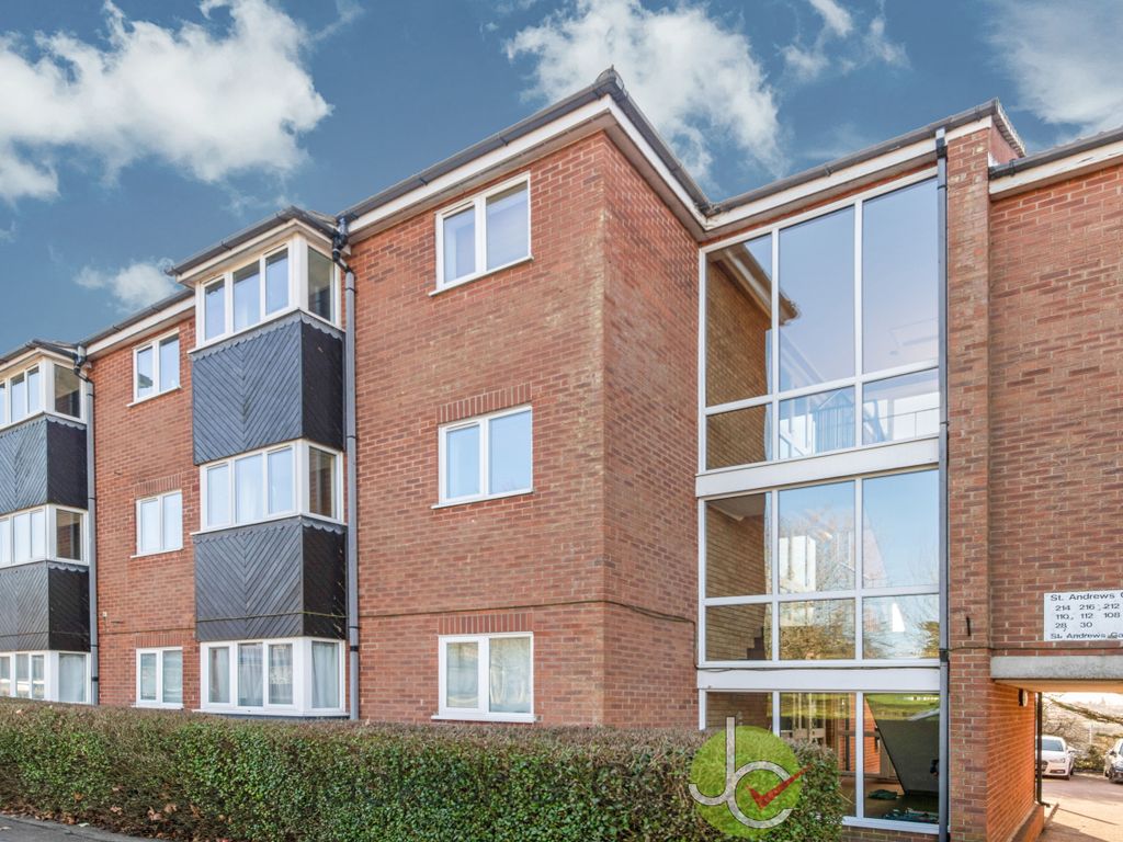 2 bed flat to rent in St. Andrews Gardens, Colchester CO4, £950 pcm