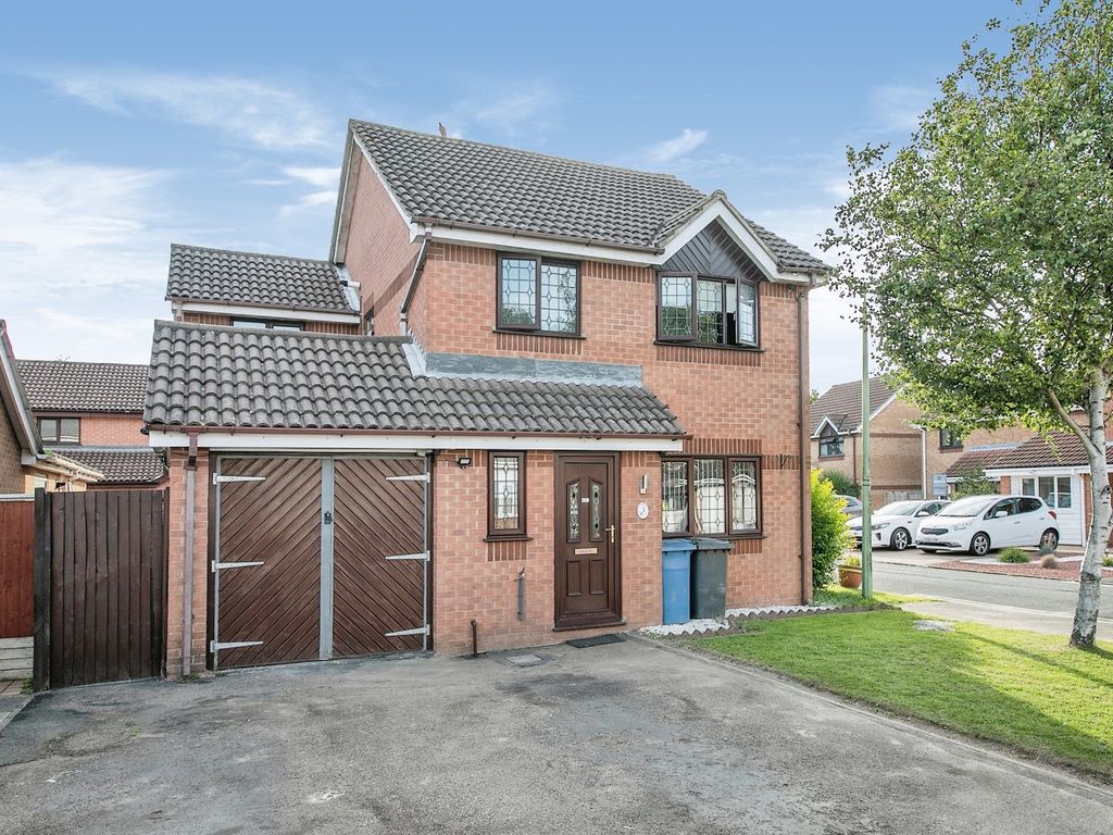 4 bed detached house for sale in Bramblewood, Ipswich IP8, £360,000