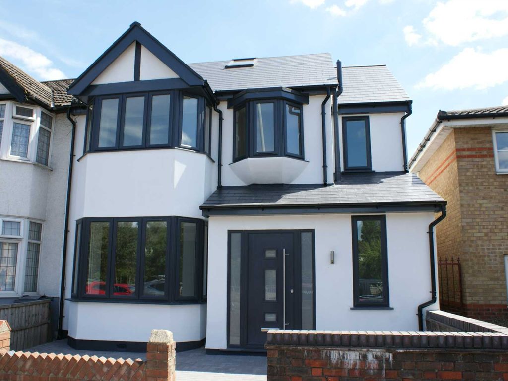 5 bed semidetached house for sale in Thurloe Gardens, Romford RM1 Zoopla